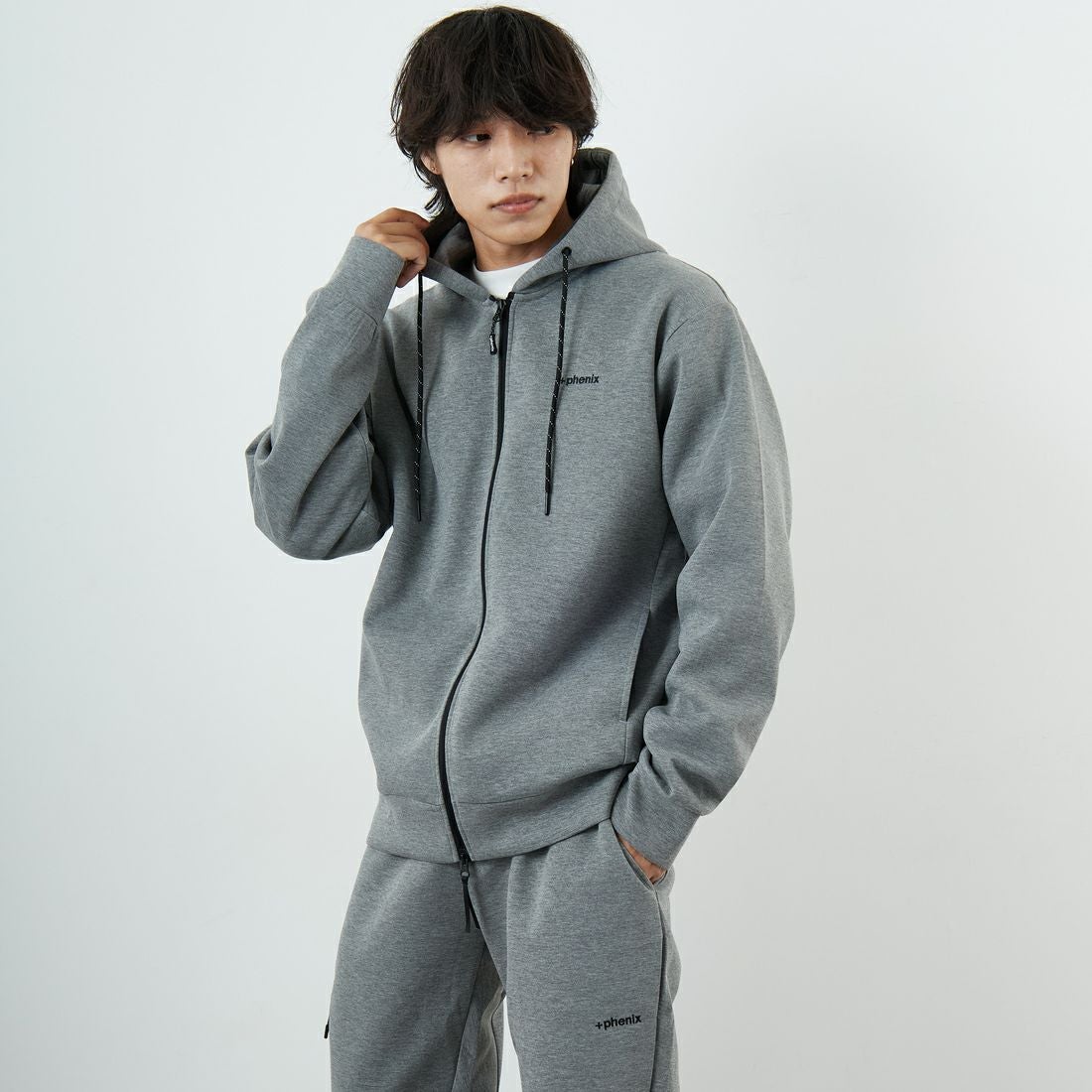+phenix [プラスフェニックス] 別注 ダンボールニット ジップアップパーカー [POO-25081IN-JF] GRAY &&モデル身長：179cm 着用サイズ：XL&&
