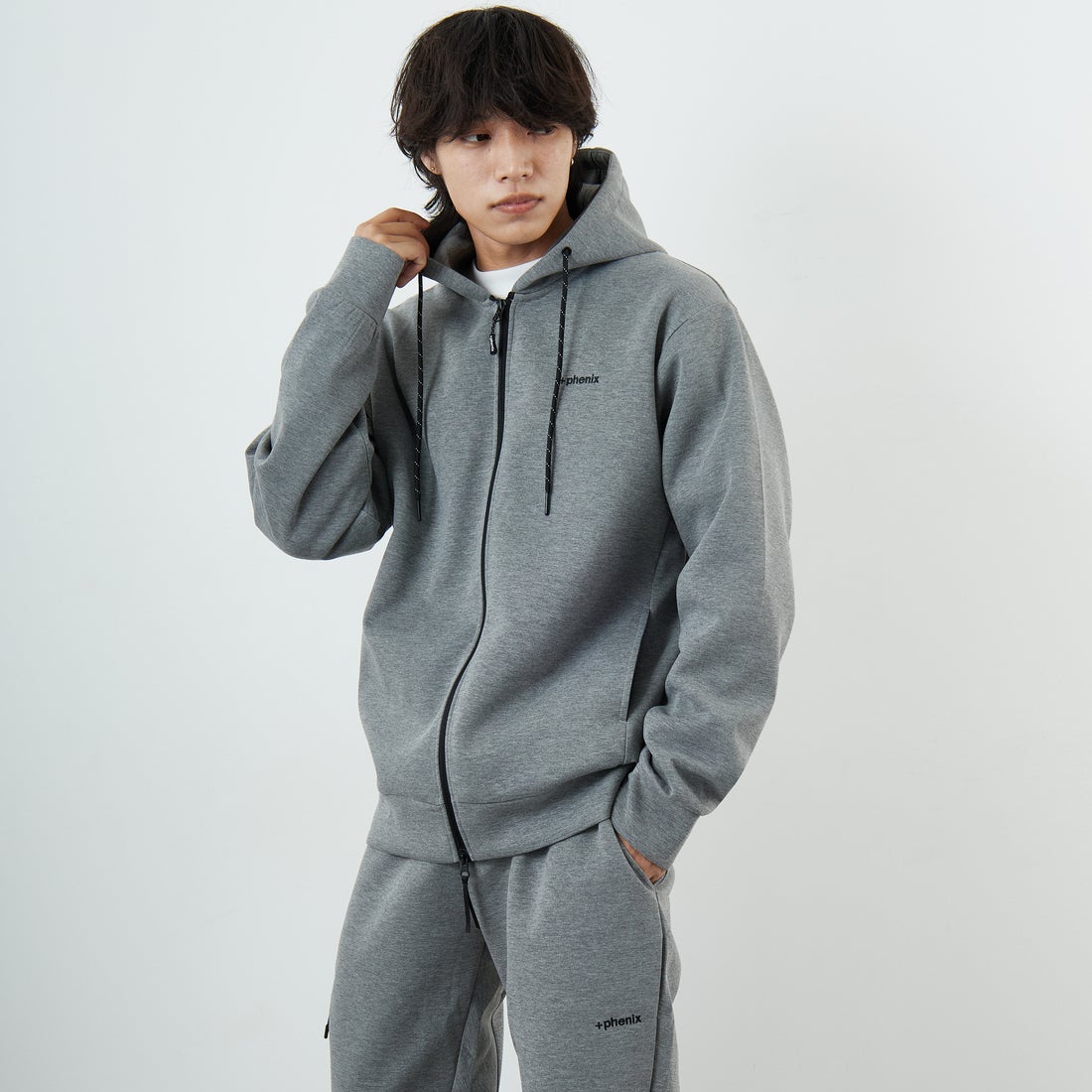 +phenix [プラスフェニックス] 別注 ダンボールニット ジップアップパーカー [POO-25081IN-JF] GRAY &&モデル身長：179cm 着用サイズ：XL&&