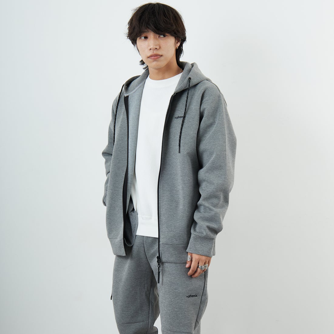 +phenix [プラスフェニックス] 別注 ダンボールニット ジップアップパーカー [POO-25081IN-JF] GRAY &&モデル身長：179cm 着用サイズ：XL&&