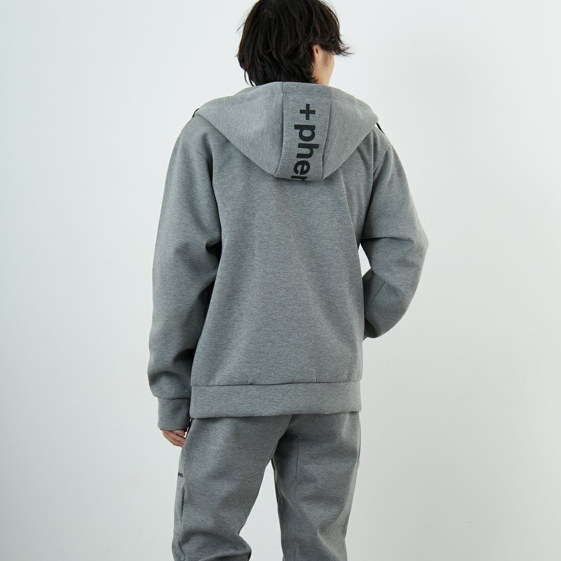 +phenix [プラスフェニックス] 別注 ダンボールニット ジップアップパーカー [POO-25081IN-JF] GRAY &&モデル身長：179cm 着用サイズ：XL&&