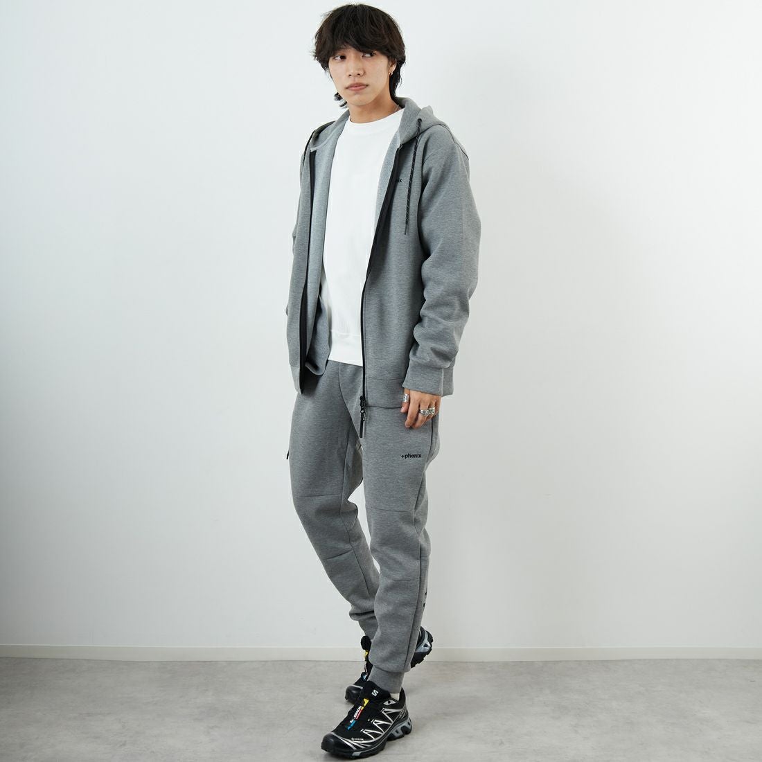 +phenix [プラスフェニックス] 別注 ダンボールニット ジップアップパーカー [POO-25081IN-JF] GRAY &&モデル身長：179cm 着用サイズ：XL&&