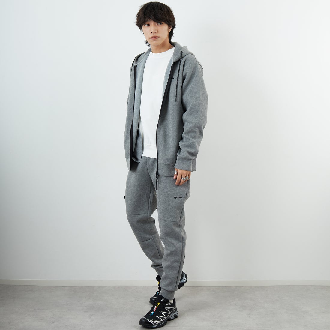 +phenix [プラスフェニックス] 別注 ダンボールニット ジップアップパーカー [POO-25081IN-JF] GRAY &&モデル身長：179cm 着用サイズ：XL&&