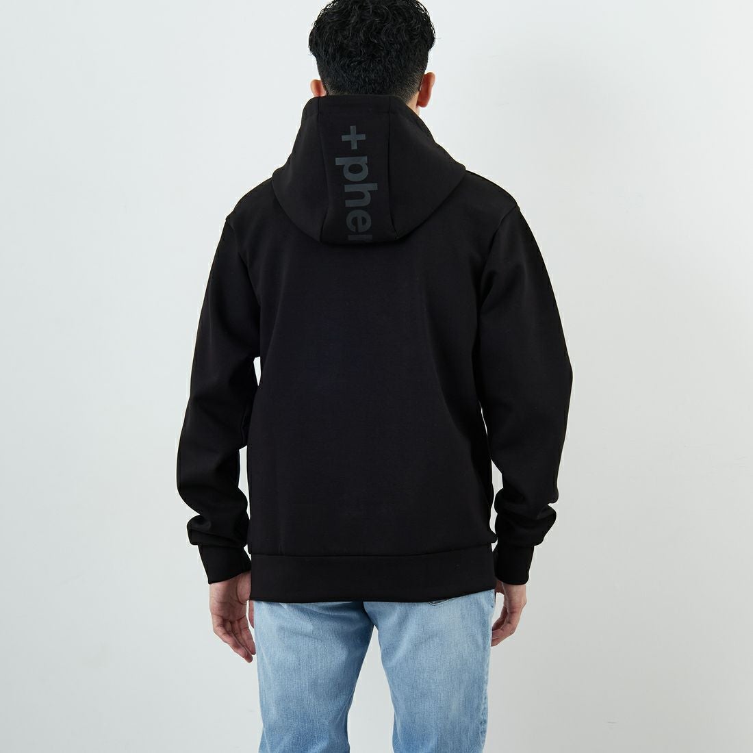 +phenix [プラスフェニックス] 別注 ダンボールニット ジップアップパーカー [POO-25081IN-JF] BLACK &&モデル身長：168cm 着用サイズ：M&&