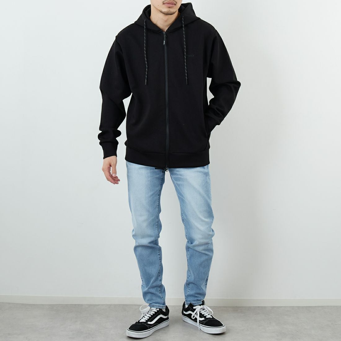 +phenix [プラスフェニックス] 別注 ダンボールニット ジップアップパーカー [POO-25081IN-JF] BLACK &&モデル身長：168cm 着用サイズ：M&&