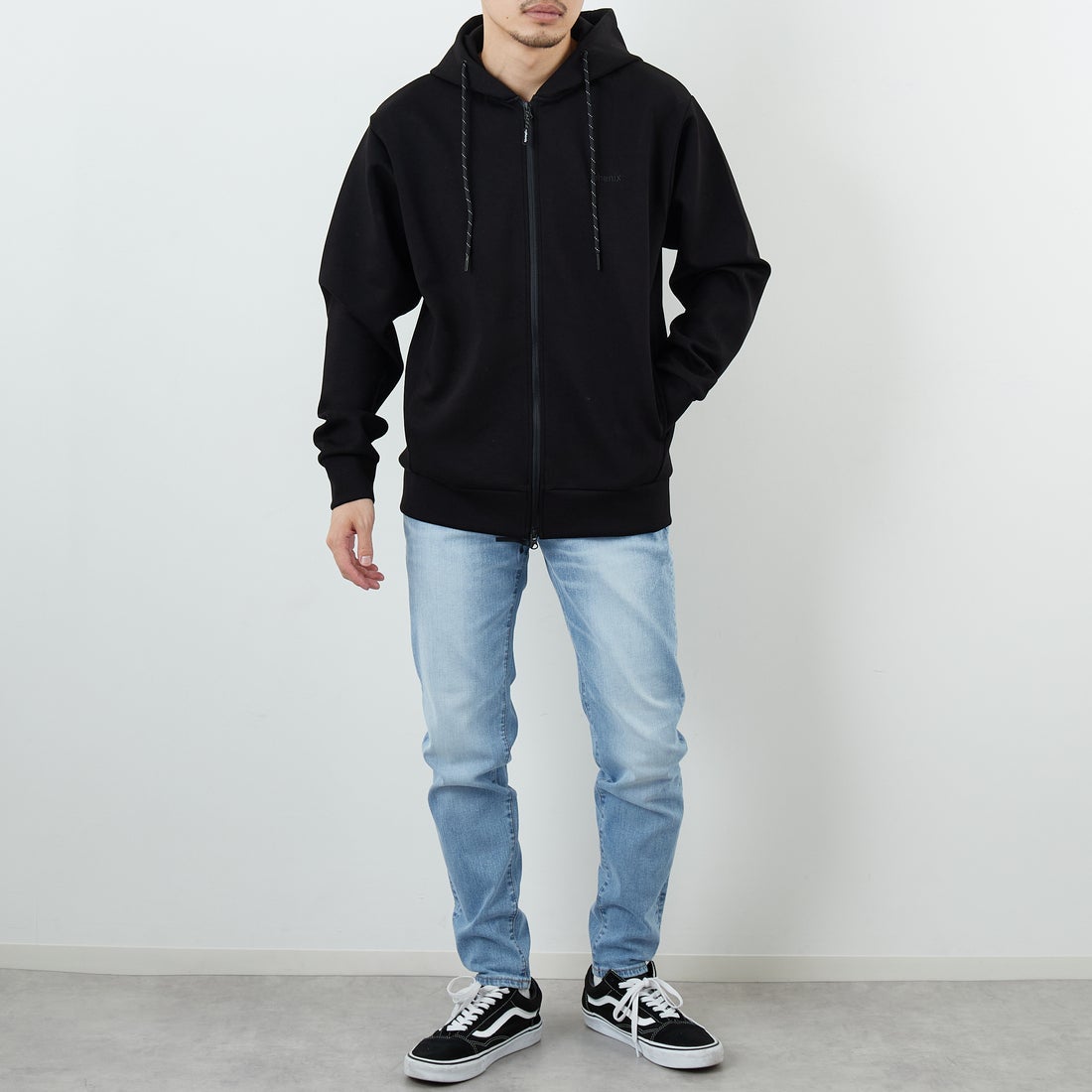 +phenix [プラスフェニックス] 別注 ダンボールニット ジップアップパーカー [POO-25081IN-JF] BLACK &&モデル身長：168cm 着用サイズ：M&&