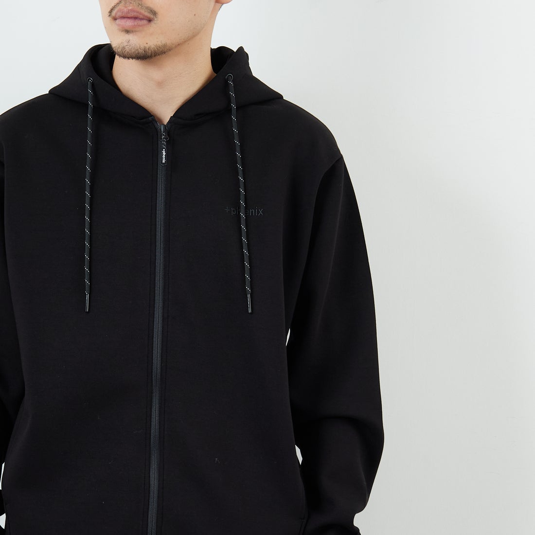 +phenix [プラスフェニックス] 別注 ダンボールニット ジップアップパーカー [POO-25081IN-JF] BLACK &&モデル身長：168cm 着用サイズ：M&&