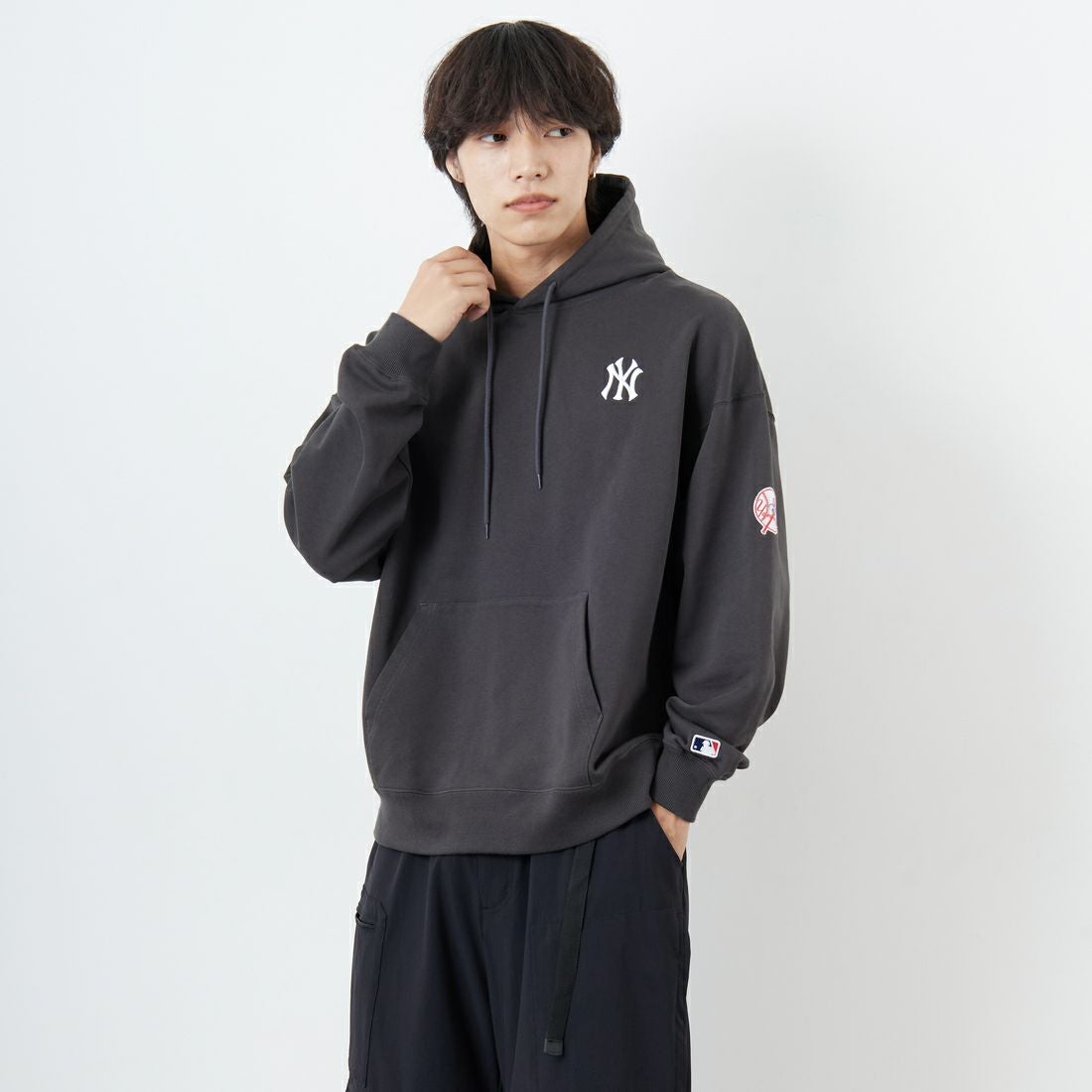 Fanatics [ファナティクス] 別注 MLBロゴ バックプリント スウェットパーカー [ML0625FW0006-JF] CHR NY &&モデル身長：179cm 着用サイズ：L&&