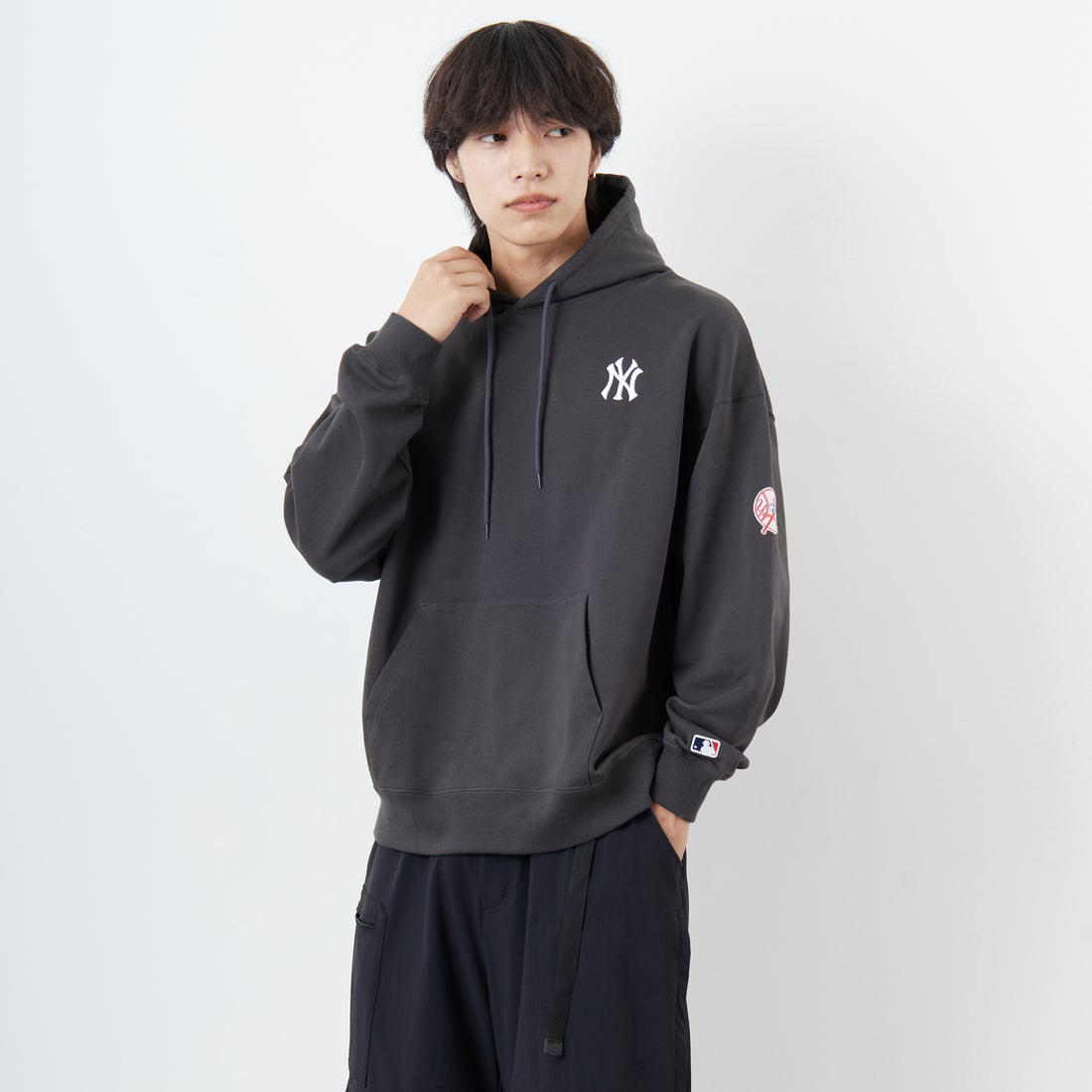 Fanatics [ファナティクス] 別注 MLBロゴ バックプリント スウェットパーカー [ML0625FW0006-JF] CHR NY &&モデル身長：179cm 着用サイズ：L&&