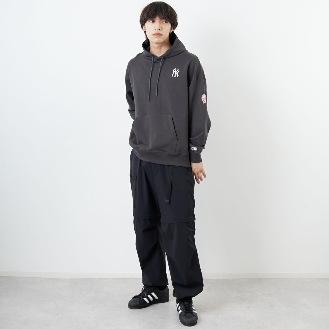 Fanatics [ファナティクス] 別注 MLBロゴ バックプリント スウェットパーカー [ML0625FW0006-JF] CHR NY &&モデル身長：179cm 着用サイズ：L&&