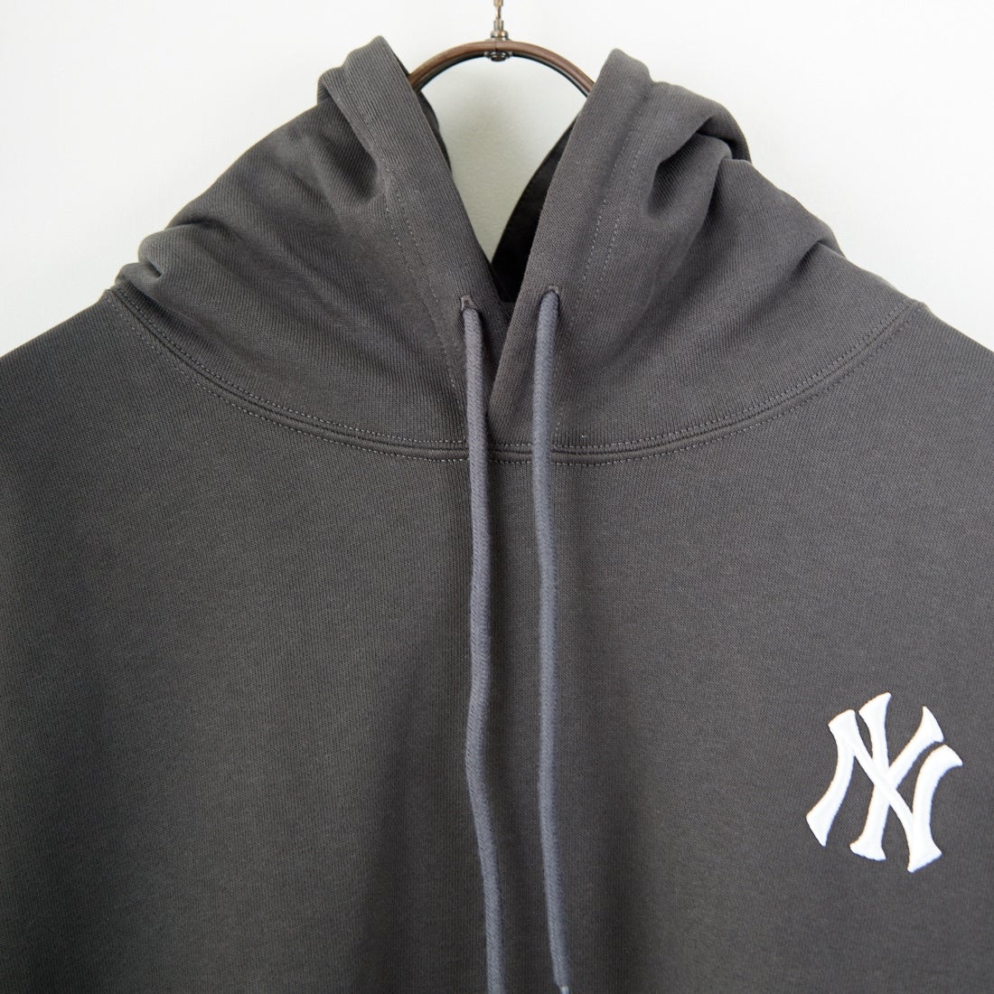 Fanatics [ファナティクス] 別注 MLBロゴ バックプリント スウェットパーカー [ML0625FW0006-JF] CHR NY