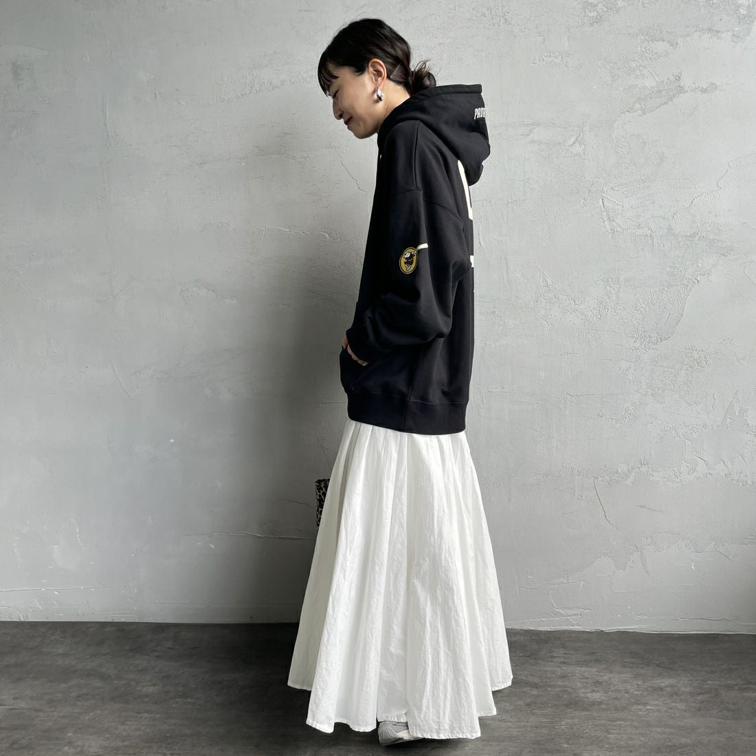 Fanatics [ファナティクス] 別注 MLBロゴ バックプリント スウェットパーカー [ML0625FW0006-JF] BLACK SD &&モデル身長：150cm 着用サイズ：S&&