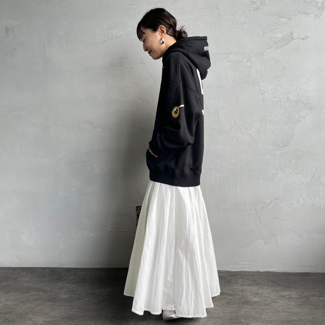 Fanatics [ファナティクス] 別注 MLBロゴ バックプリント スウェットパーカー [ML0625FW0006-JF] BLACK SD &&モデル身長：150cm 着用サイズ：S&&