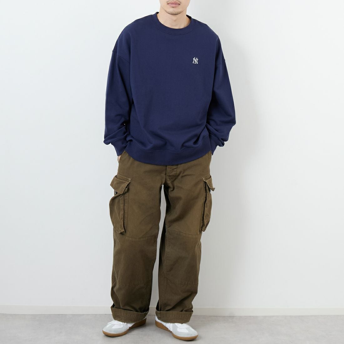 Fanatics [ファナティクス] 別注 MLBロゴ バックプリントスウェット [ML0525FW0004-JF] NAVY NY &&モデル身長：168cm 着用サイズ：L&&