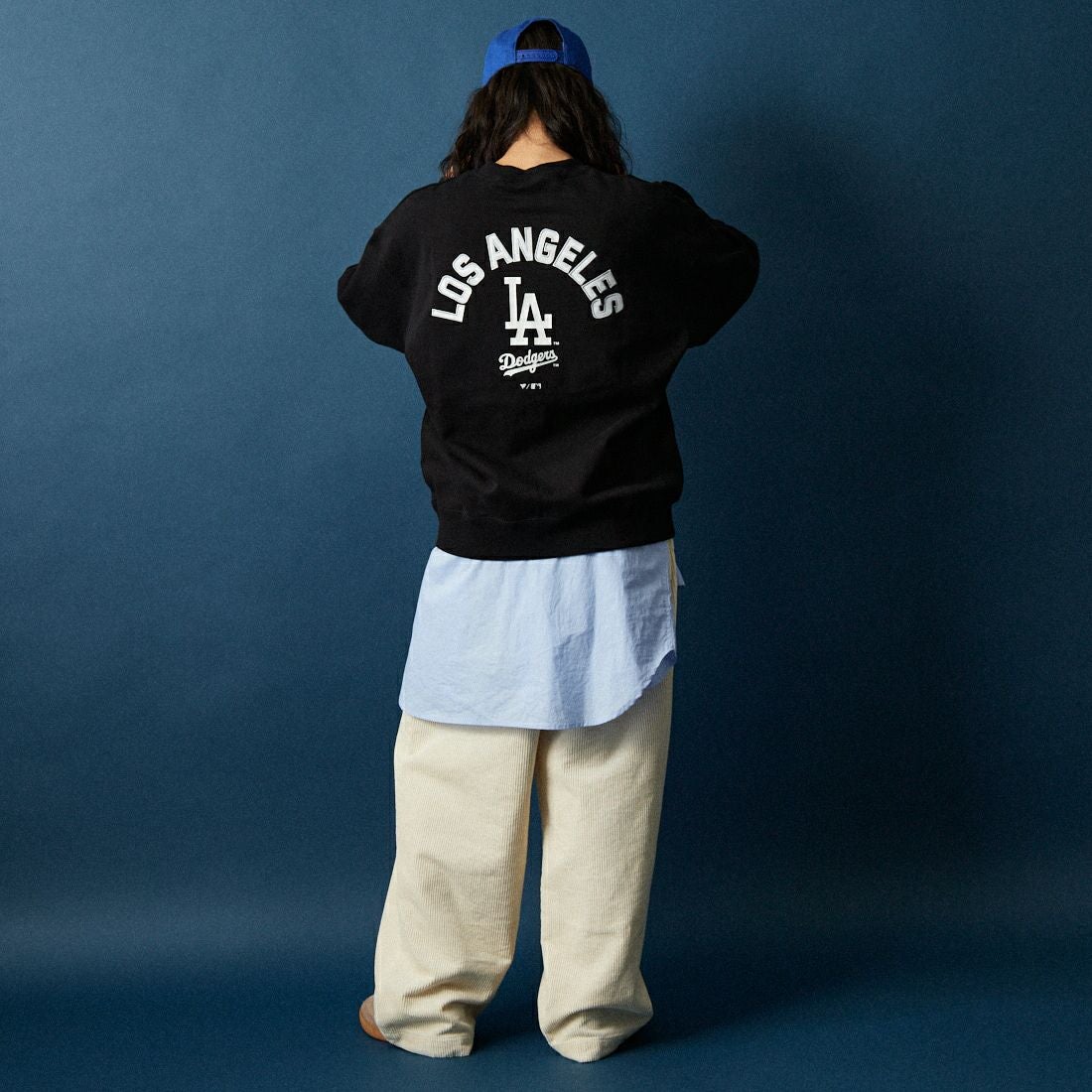 Fanatics [ファナティクス] 別注 MLBロゴ バックプリントスウェット [ML0525FW0004-JF] BLACK LA &&モデル身長：162cm 着用サイズ：S&&