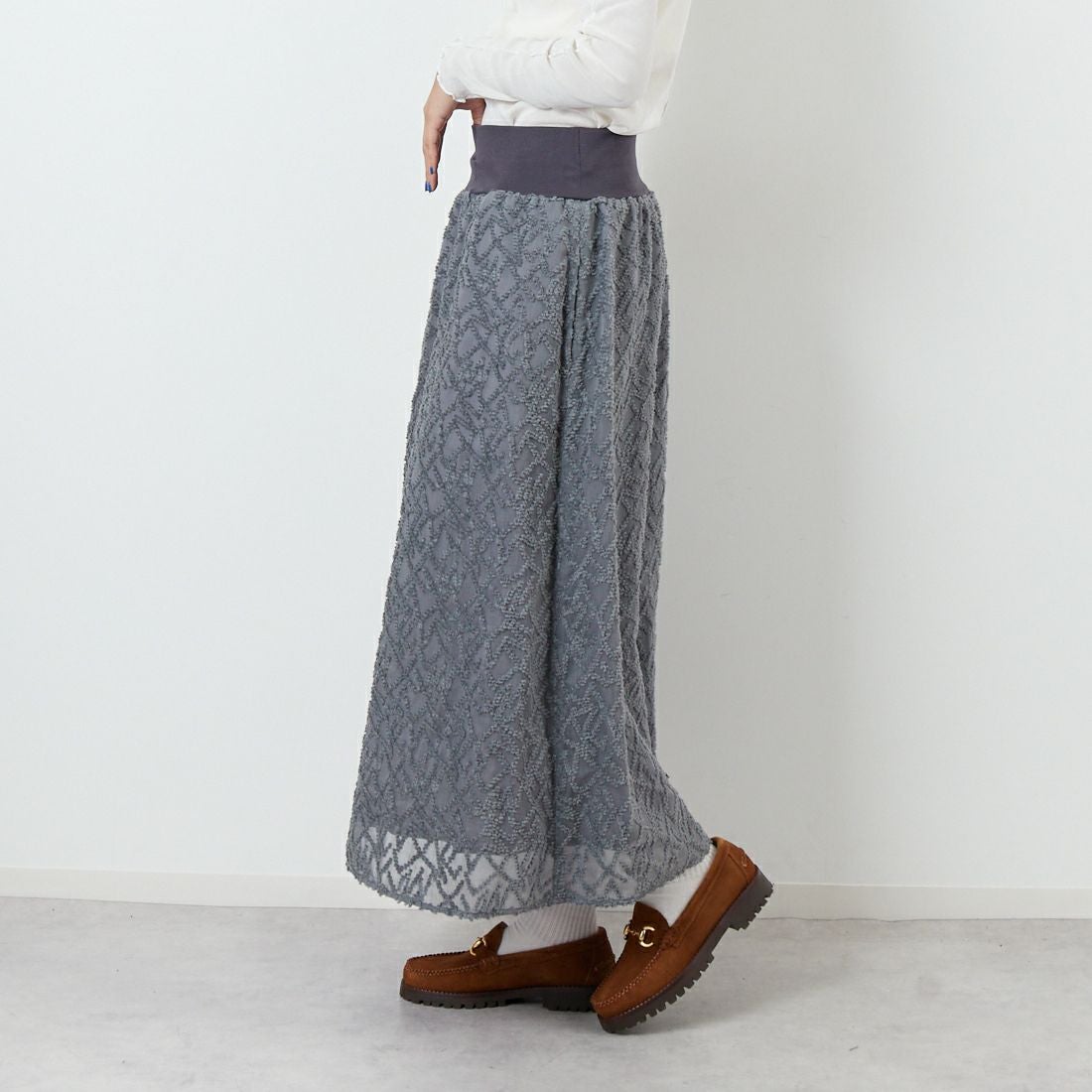 STELLA CIFFON [ステラシフォン] シアーカットジャガードスカート [ST3-26201B] 81 GRAY &&モデル身長：167cm 着用サイズ：36&&
