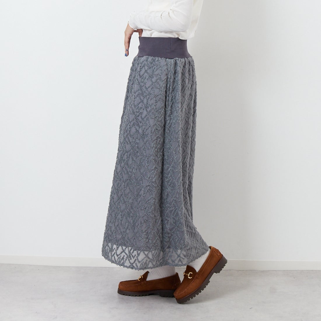 STELLA CIFFON [ステラシフォン] シアーカットジャガードスカート [ST3-26201B] 81 GRAY &&モデル身長：167cm 着用サイズ：36&&