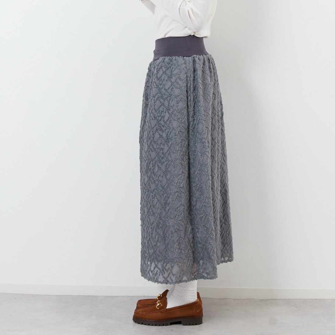 STELLA CIFFON [ステラシフォン] シアーカットジャガードスカート [ST3-26201B] 81 GRAY &&モデル身長：167cm 着用サイズ：36&&