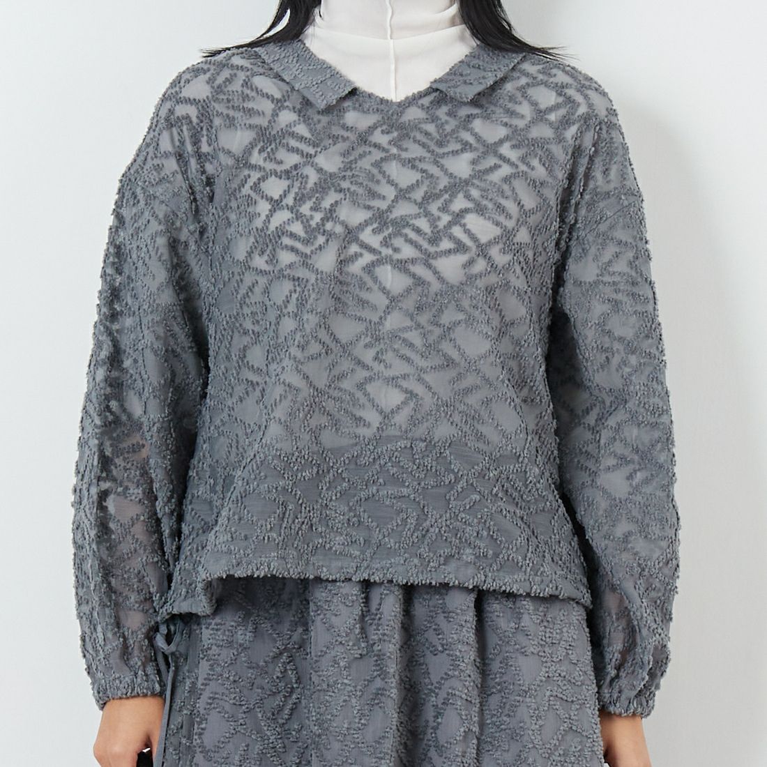 STELLA CIFFON [ステラシフォン] シアーカットジャガード クルーネックブラウス [ST3-26404] 81 GRAY &&モデル身長：167cm 着用サイズ：36&&