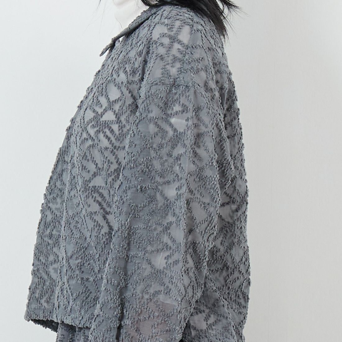 STELLA CIFFON [ステラシフォン] シアーカットジャガード クルーネックブラウス [ST3-26404] 81 GRAY &&モデル身長：167cm 着用サイズ：36&&