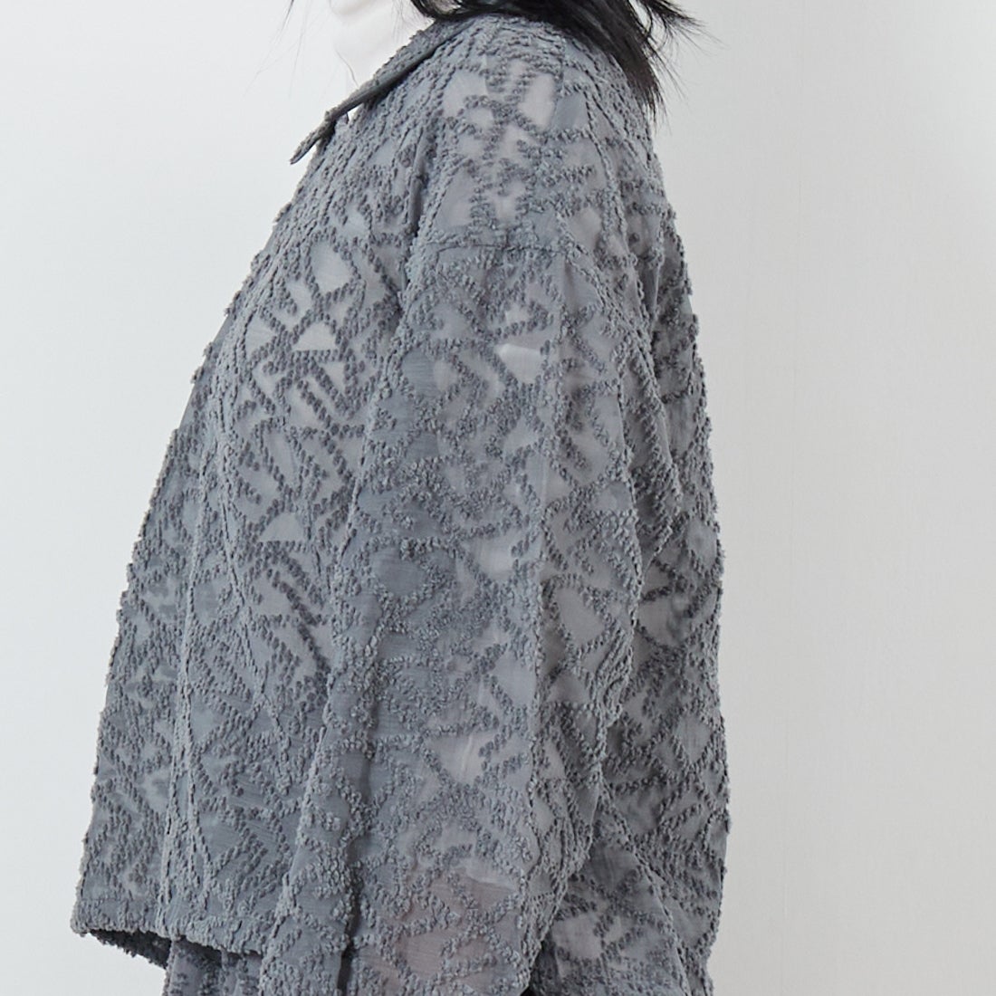 STELLA CIFFON [ステラシフォン] シアーカットジャガード クルーネックブラウス [ST3-26404] 81 GRAY &&モデル身長：167cm 着用サイズ：36&&