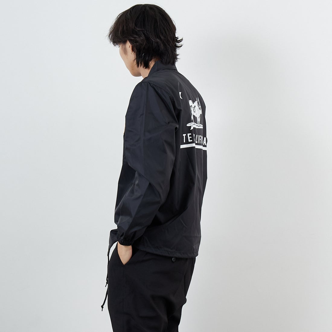 The Endless Summer [エンドレスサマー] カリフォルニアリパブリック コーチジャケット [SD-25774003] 01 BLACK &&モデル身長：179cm 着用サイズ：M&&