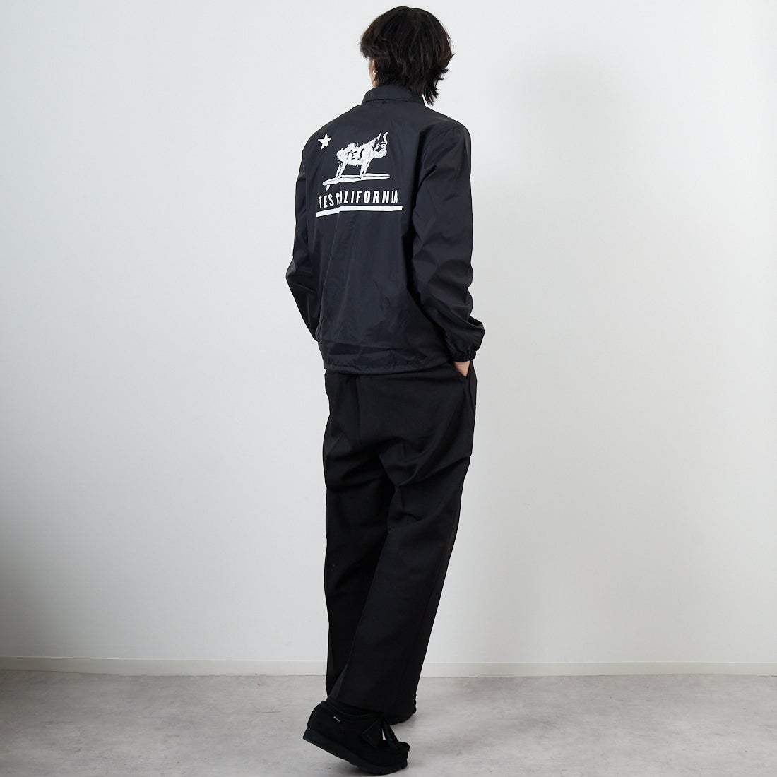 The Endless Summer [エンドレスサマー] カリフォルニアリパブリック コーチジャケット [SD-25774003] 01 BLACK &&モデル身長：179cm 着用サイズ：M&&