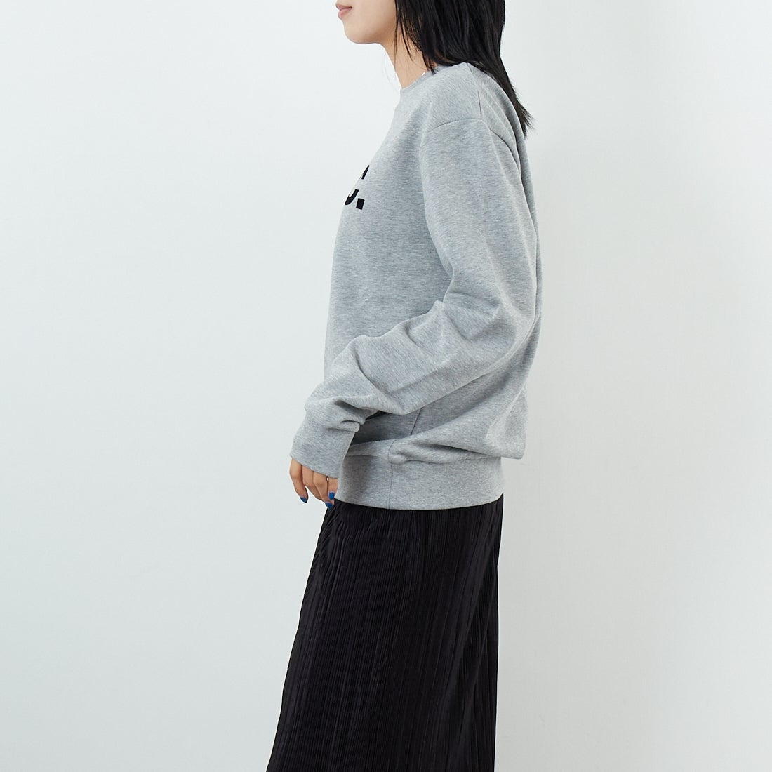 A.P.C. [アー・ペー・セー] VPCロゴ スウェットシャツ [STANDARD-GRAND-VPC] 92 GRIS &&モデル身長：167cm 着用サイズ：S&&