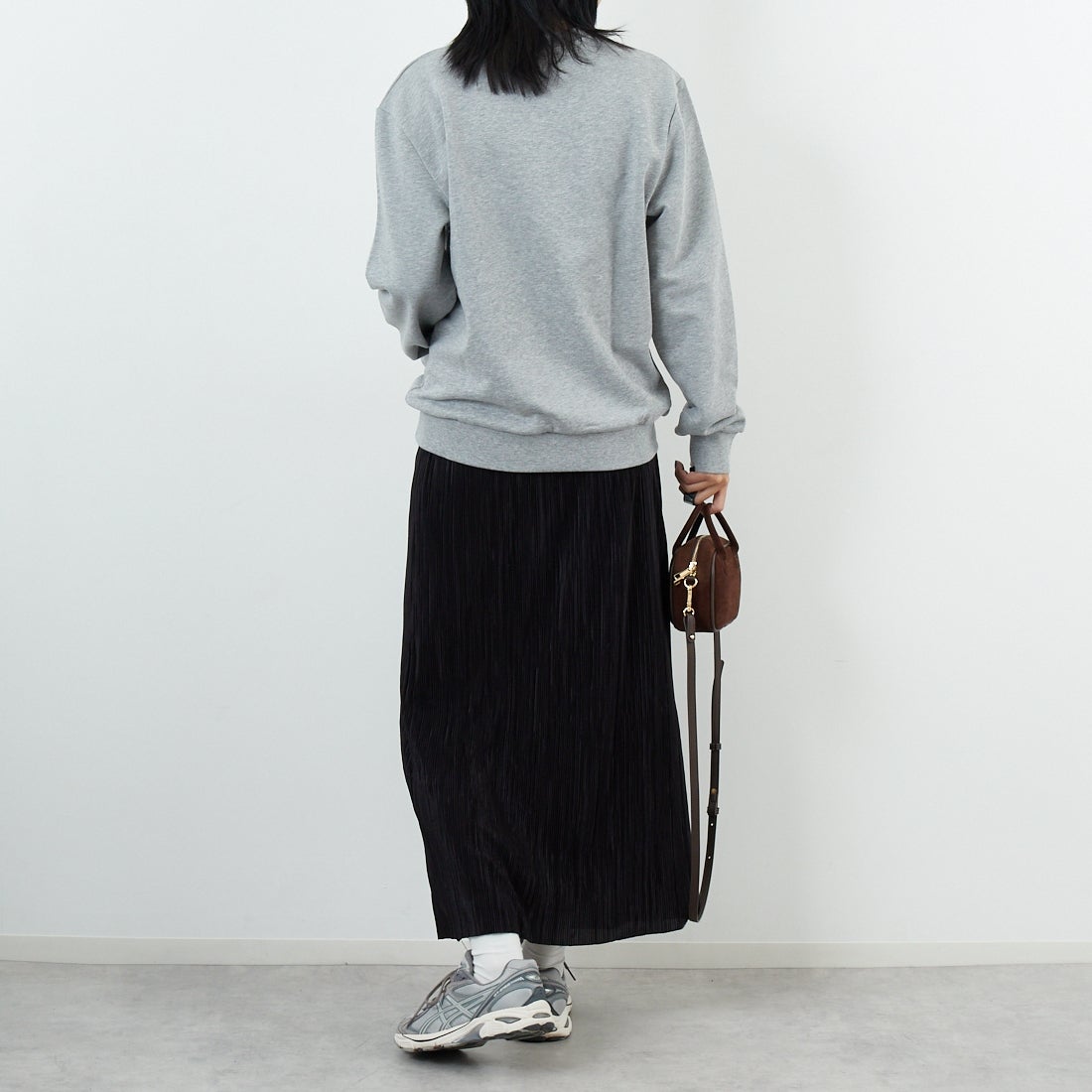 A.P.C. [アー・ペー・セー] VPCロゴ スウェットシャツ [STANDARD-GRAND-VPC] 92 GRIS &&モデル身長：167cm 着用サイズ：S&&