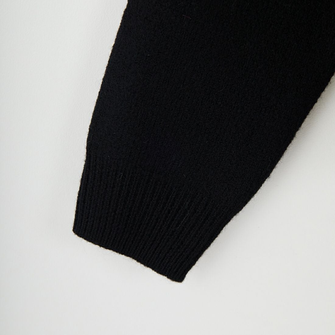 A.P.C. [アー・ペー・セー] APCロゴ クルーネックニット [PULL-JADA-LAINE] 99 NOIR