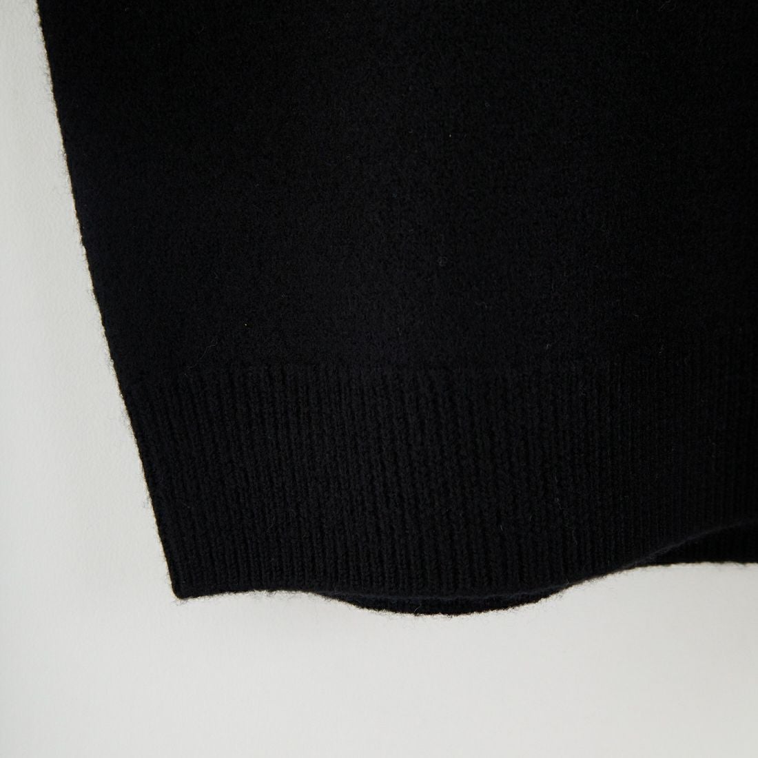 A.P.C. [アー・ペー・セー] APCロゴ クルーネックニット [PULL-JADA-LAINE] 99 NOIR