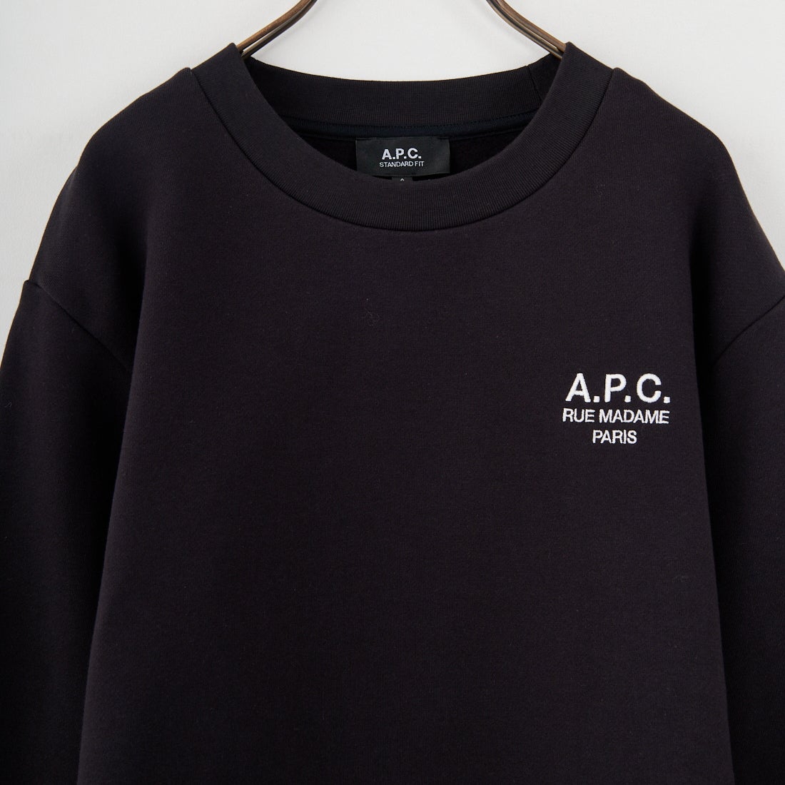 A.P.C. [アー・ペー・セー] APCロゴ刺繍 スウェットシャツ [STANDARD-RUE-MADAME] 99 NOIR