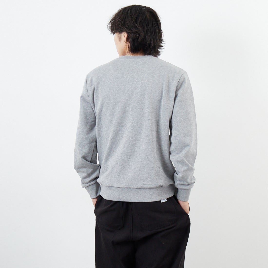 A.P.C. [アー・ペー・セー] VPCロゴ スウェットシャツ [STANDARD-GRAND-VPC] 92 GRIS &&モデル身長：179cm 着用サイズ：M&&