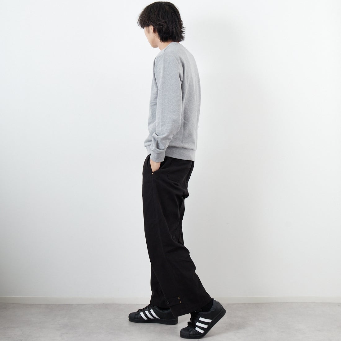 A.P.C. [アー・ペー・セー] VPCロゴ スウェットシャツ [STANDARD-GRAND-VPC] 92 GRIS &&モデル身長：179cm 着用サイズ：M&&