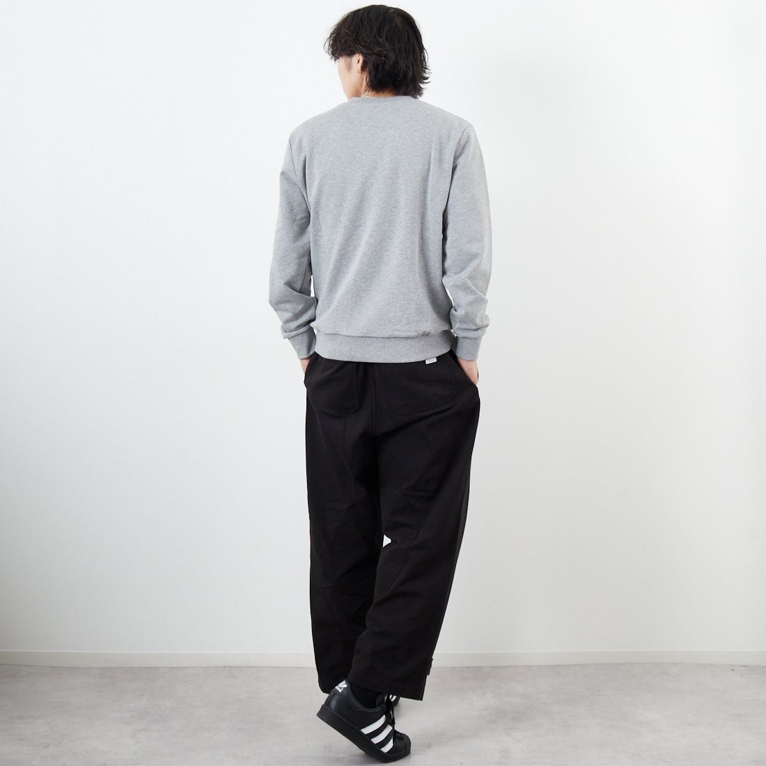 A.P.C. [アー・ペー・セー] VPCロゴ スウェットシャツ [STANDARD-GRAND-VPC] 92 GRIS &&モデル身長：179cm 着用サイズ：M&&