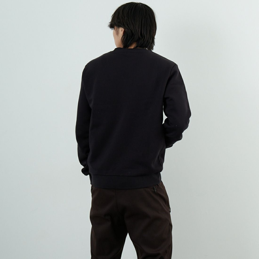 A.P.C. [アー・ペー・セー] APCロゴ刺繍 スウェットシャツ [STANDARD-RUE-MADAME] 99 NOIR &&モデル身長：179cm 着用サイズ：M&&