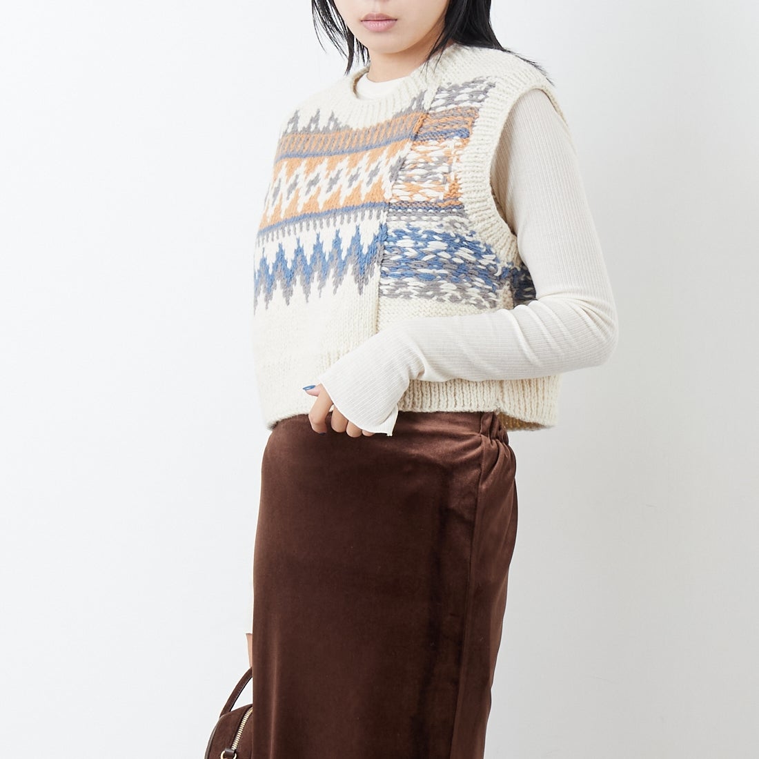 NEPAL HANDKNIT [ネパールハンドニット] ジャガードベスト [12568-NP] ﾎﾜｲﾄ/ﾌﾞﾙｰ &&モデル身長：167cm 着用サイズ：F&&
