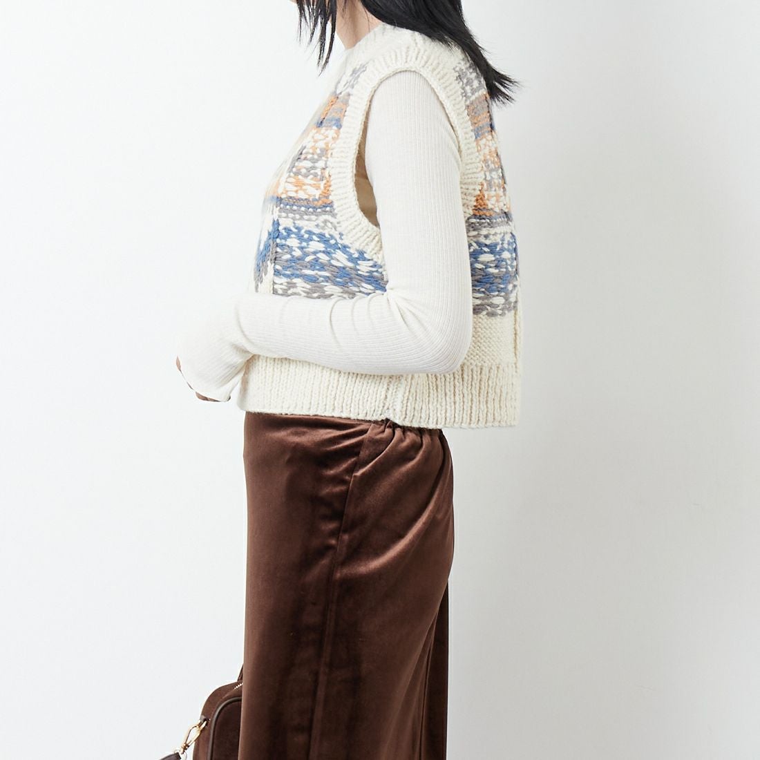 NEPAL HANDKNIT [ネパールハンドニット] ジャガードベスト [12568-NP] ﾎﾜｲﾄ/ﾌﾞﾙｰ &&モデル身長：167cm 着用サイズ：F&&