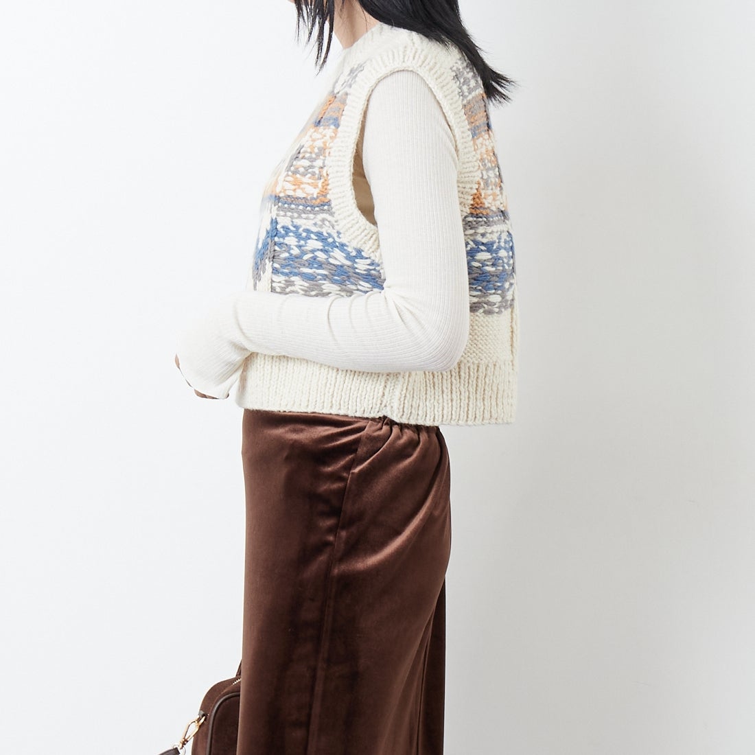 NEPAL HANDKNIT [ネパールハンドニット] ジャガードベスト [12568-NP] ﾎﾜｲﾄ/ﾌﾞﾙｰ &&モデル身長：167cm 着用サイズ：F&&