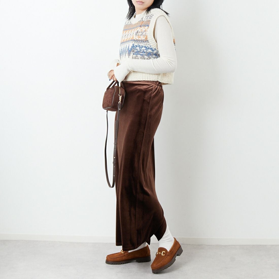 NEPAL HANDKNIT [ネパールハンドニット] ジャガードベスト [12568-NP] ﾎﾜｲﾄ/ﾌﾞﾙｰ &&モデル身長：167cm 着用サイズ：F&&