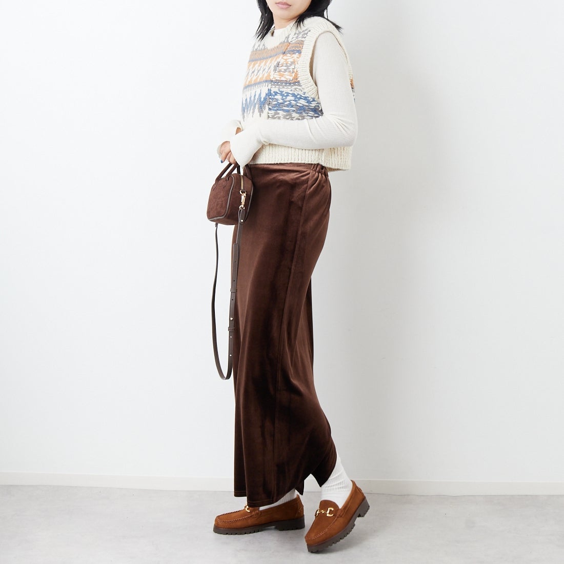 NEPAL HANDKNIT [ネパールハンドニット] ジャガードベスト [12568-NP] ﾎﾜｲﾄ/ﾌﾞﾙｰ &&モデル身長：167cm 着用サイズ：F&&