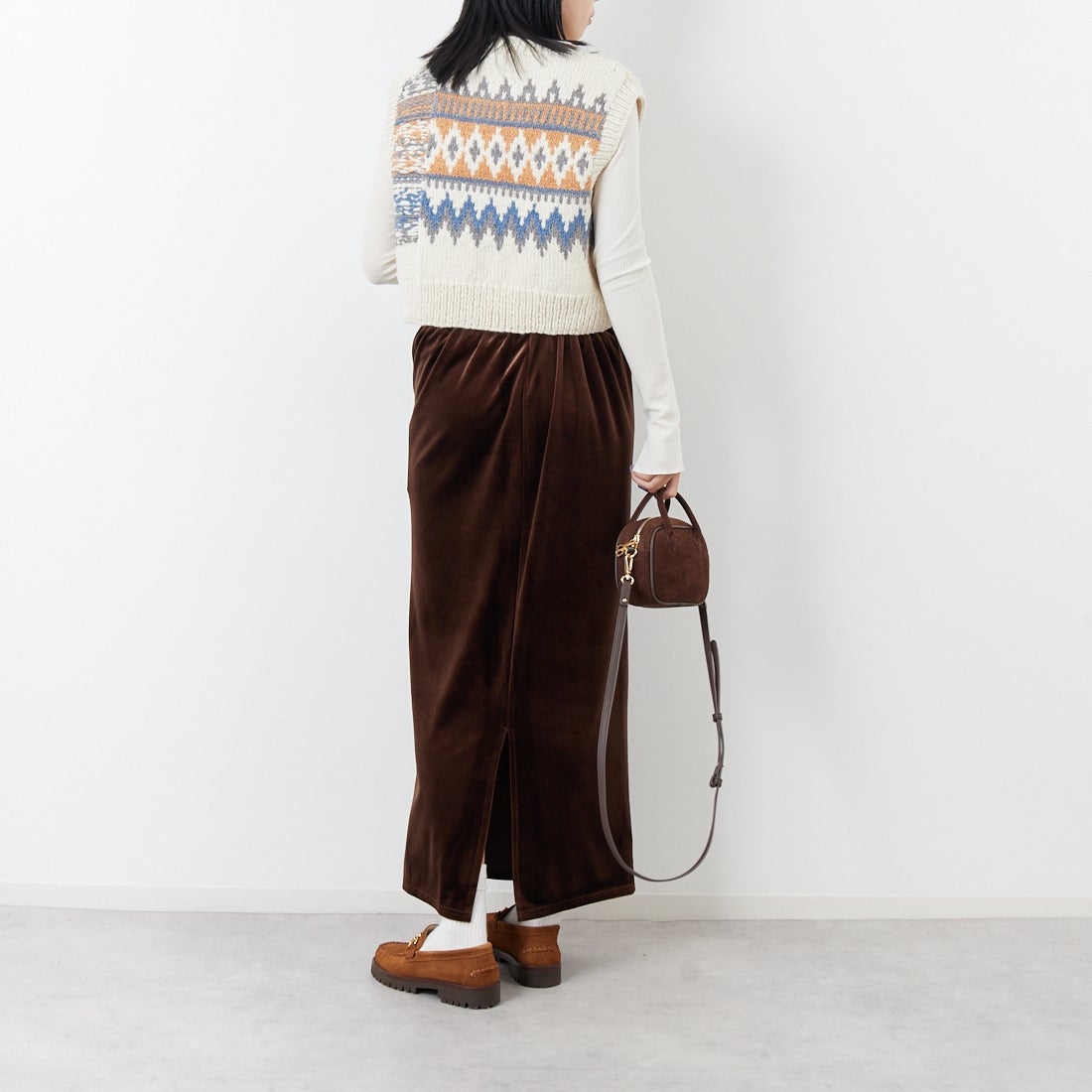 NEPAL HANDKNIT [ネパールハンドニット] ジャガードベスト [12568-NP] ﾎﾜｲﾄ/ﾌﾞﾙｰ &&モデル身長：167cm 着用サイズ：F&&