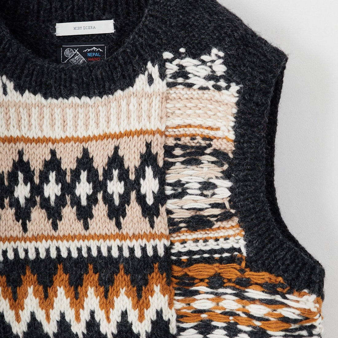 NEPAL HANDKNIT [ネパールハンドニット] ジャガードベスト [12568-NP] ﾁｬｺｰﾙ/ｲｴﾛｰ