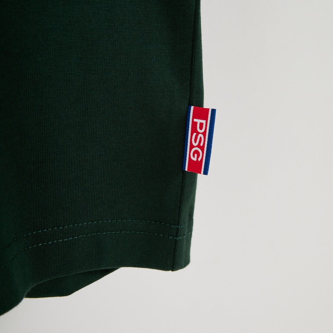PARIS SAINT-GERMAN [パリ・サンジェルマン] PSG スエードエンブレムスリーブロゴTシャツ [PS0325FW0003] DK GREEN
