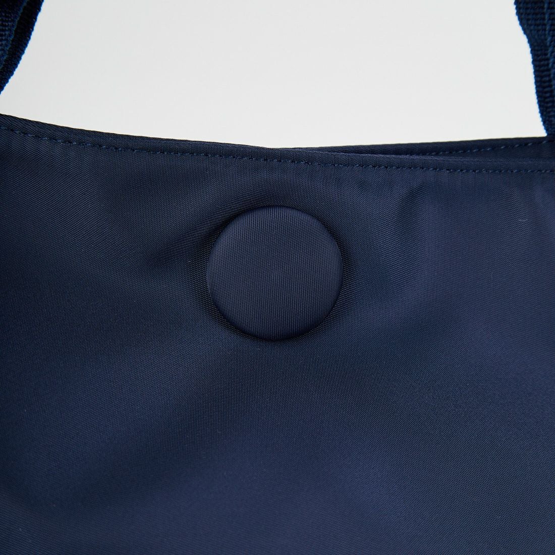 null. [ヌル] ボートシェイプナイロンバッグ [153WGB254302] NAV