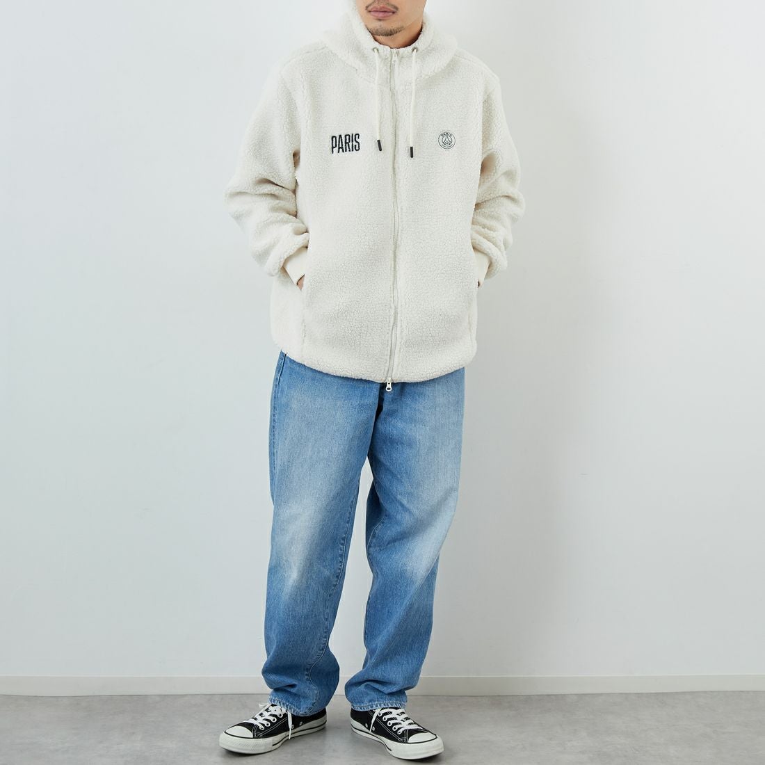 PARIS SAINT-GERMAN [パリ・サンジェルマン] PSG ロゴ刺繍ボアフーディ [PS2325FW0001] BEIGE &&モデル身長：168cm 着用サイズ：M&&