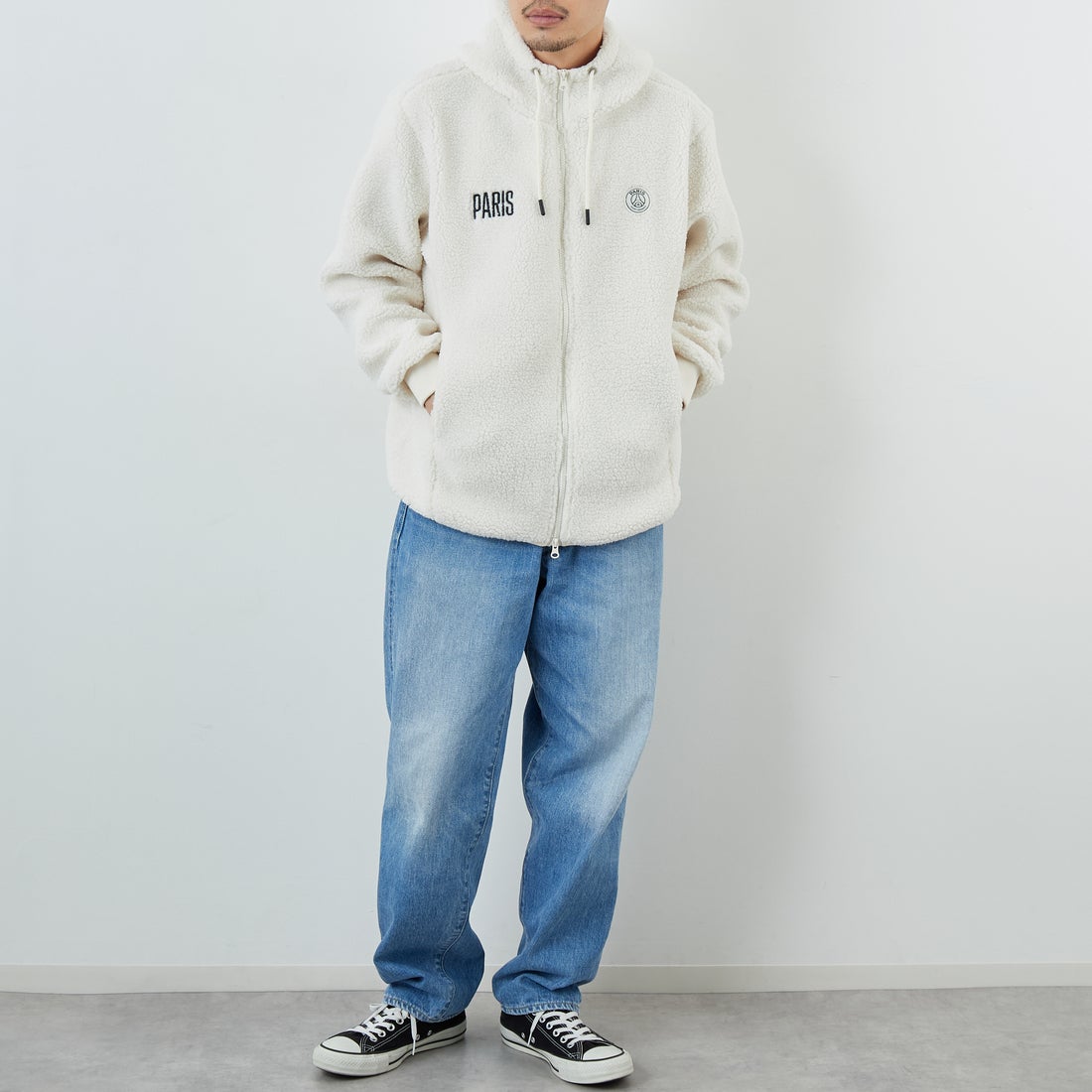 PARIS SAINT-GERMAN [パリ・サンジェルマン] PSG ロゴ刺繍ボアフーディ [PS2325FW0001] BEIGE &&モデル身長：168cm 着用サイズ：M&&