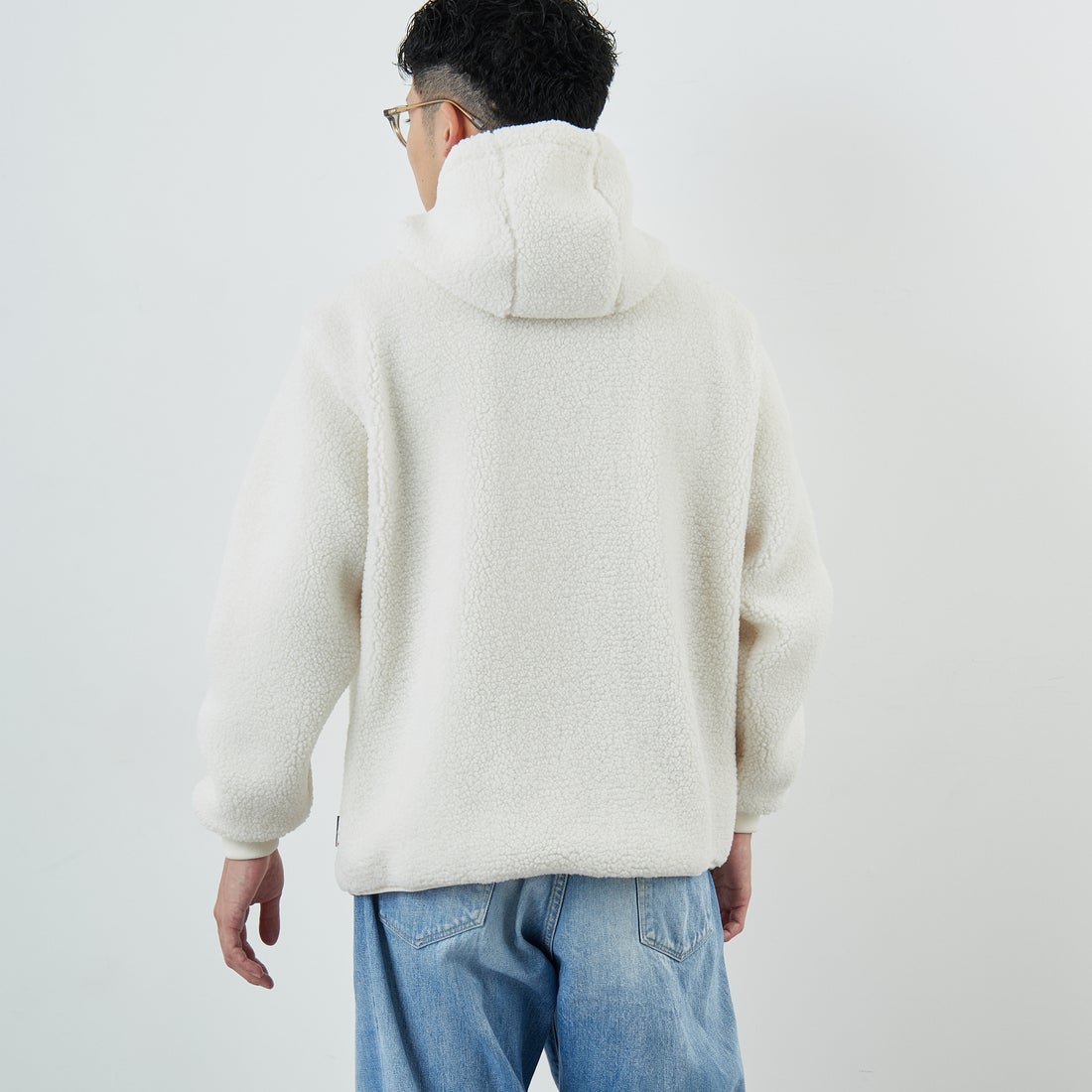 PARIS SAINT-GERMAN [パリ・サンジェルマン] PSG ロゴ刺繍ボアフーディ [PS2325FW0001] BEIGE &&モデル身長：168cm 着用サイズ：M&&