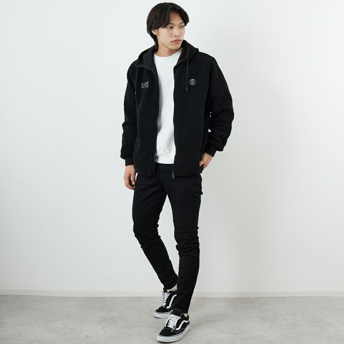 PARIS SAINT-GERMAN [パリ・サンジェルマン] PSG ロゴ刺繍ボアフーディ [PS2325FW0001] BLACK &&モデル身長：179cm 着用サイズ：L&&