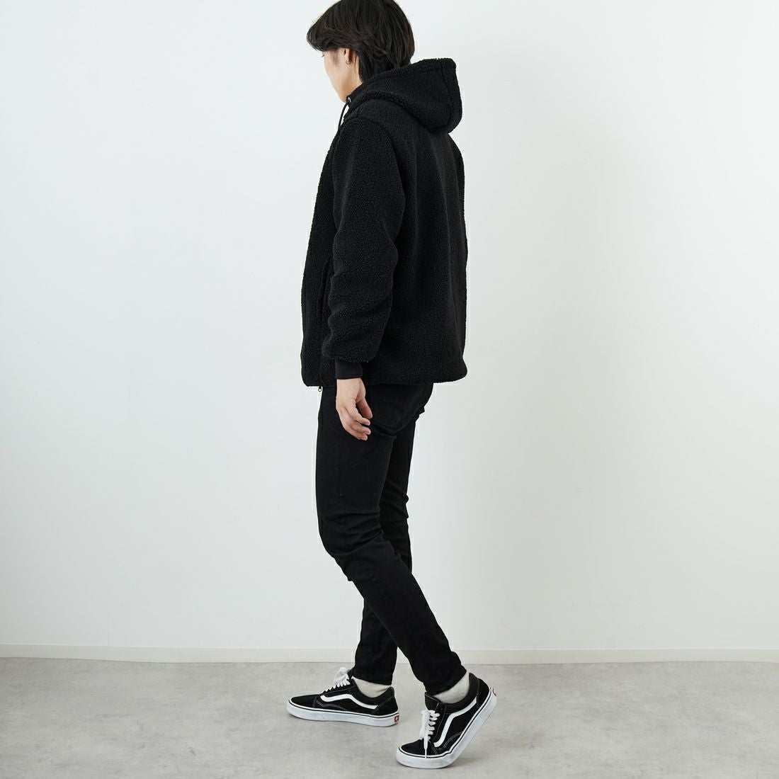 PARIS SAINT-GERMAN [パリ・サンジェルマン] PSG ロゴ刺繍ボアフーディ [PS2325FW0001] BLACK &&モデル身長：179cm 着用サイズ：L&&