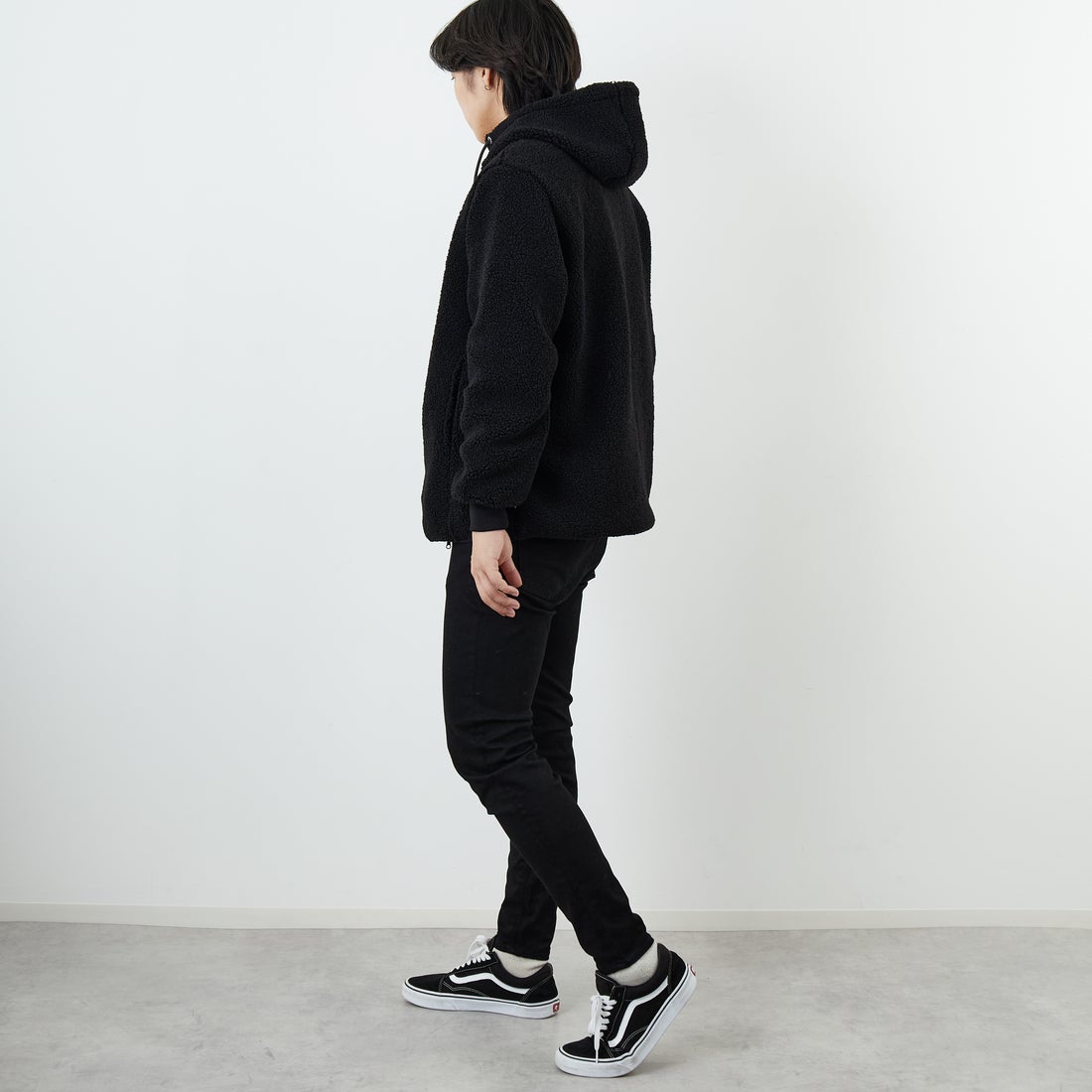 PARIS SAINT-GERMAN [パリ・サンジェルマン] PSG ロゴ刺繍ボアフーディ [PS2325FW0001] BLACK &&モデル身長：179cm 着用サイズ：L&&